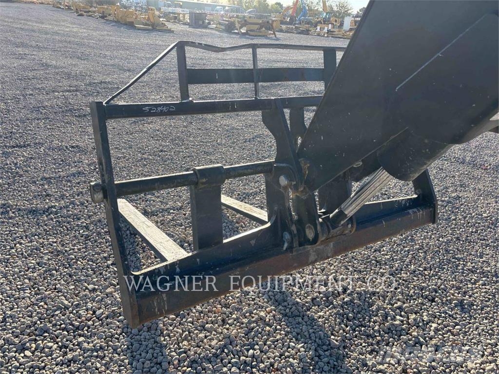 SkyTrak 8042 Telescopic handlers