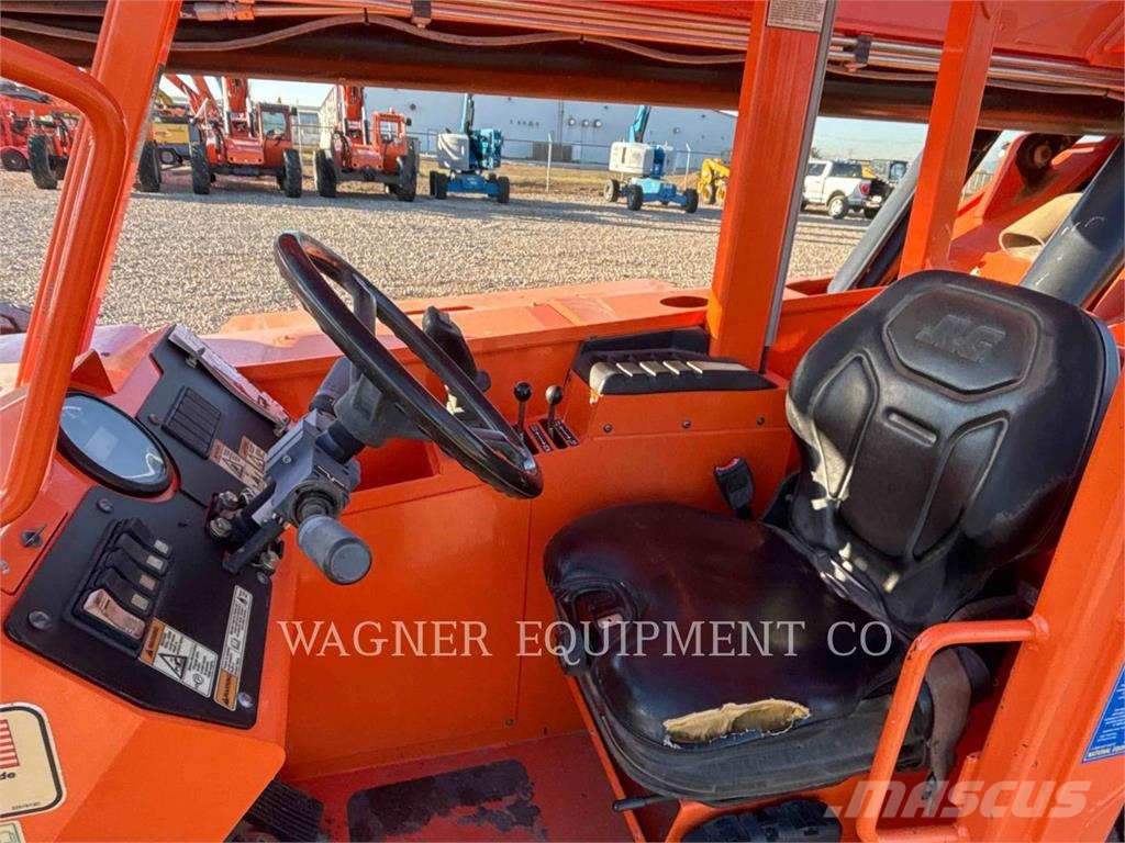 SkyTrak 8042 Telescopic handlers