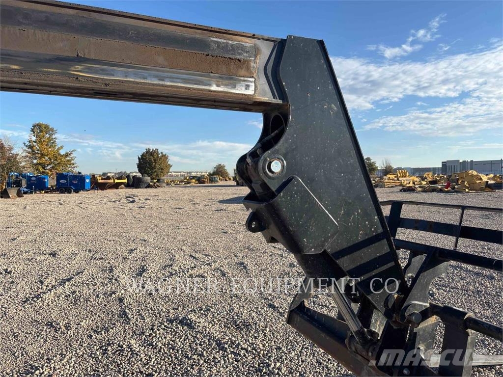 SkyTrak 8042 Telescopic handlers