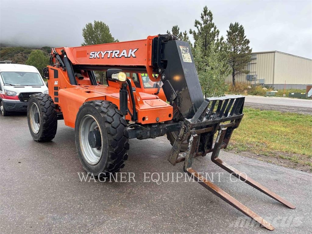 SkyTrak 8042 T4F Teleszkópos rakodók