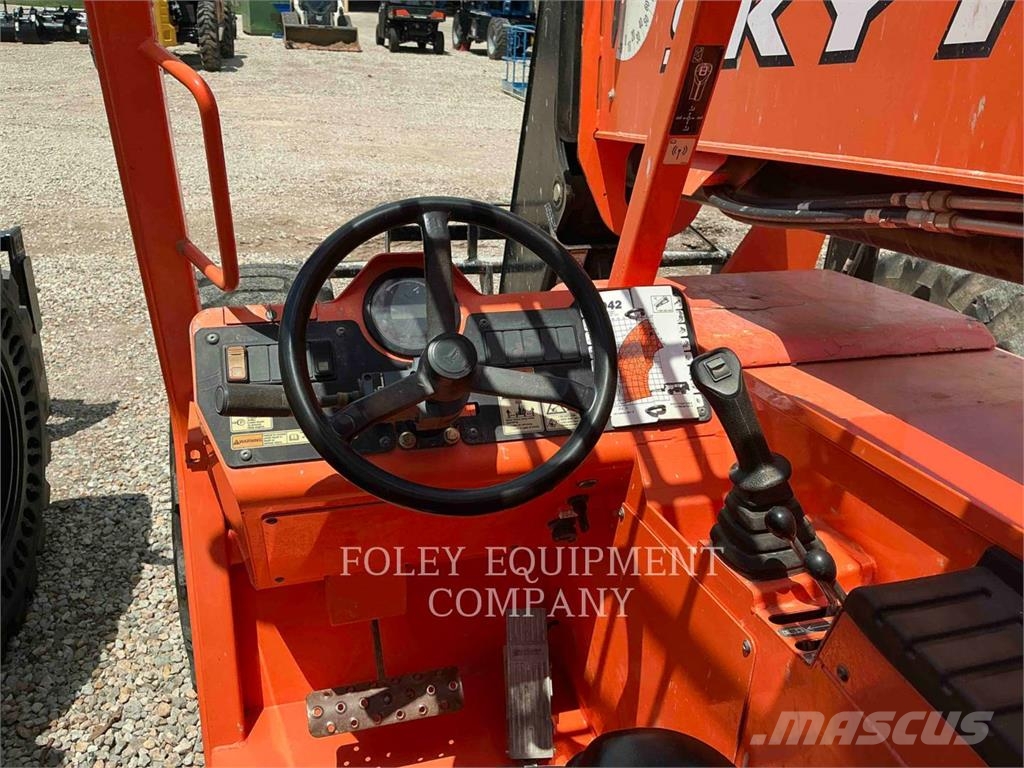 SkyTrak 8042O Telescopic handlers