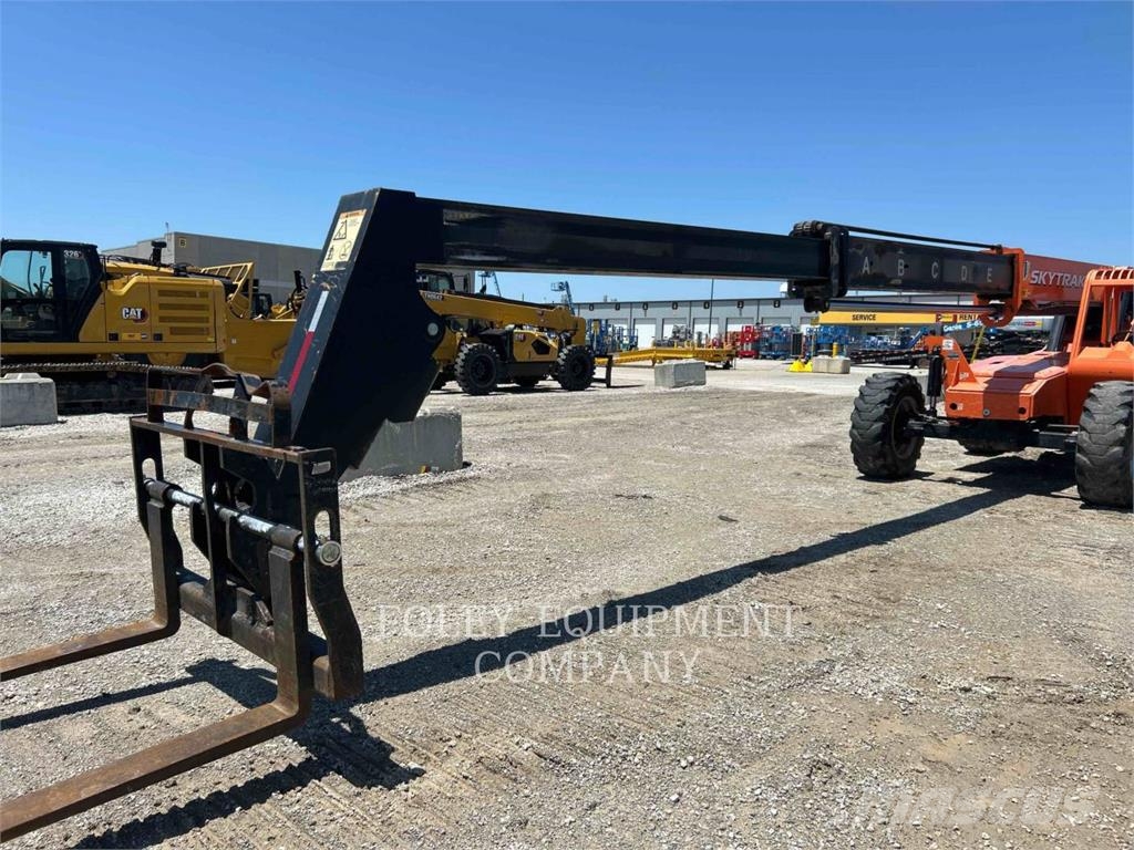 SkyTrak 8042O Telescopic handlers