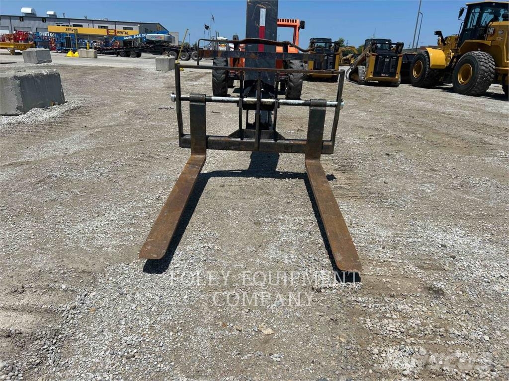 SkyTrak 8042O Telescopic handlers