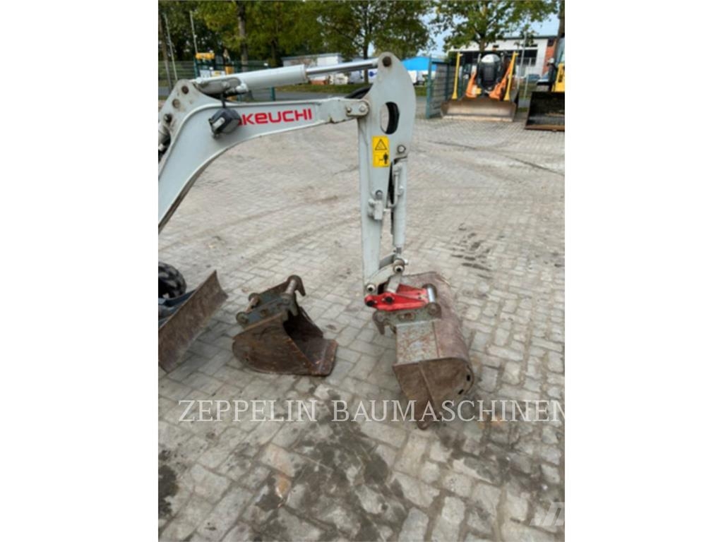 Takeuchi TB210R Bagri goseničarji