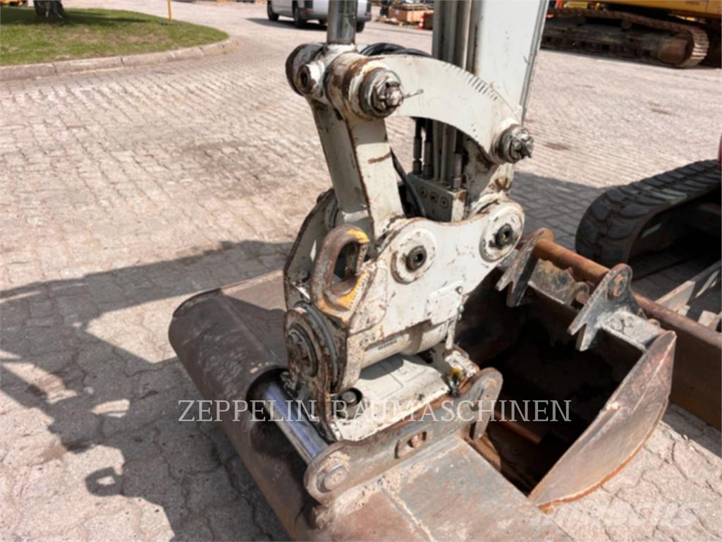 Takeuchi TB225 Εκσκαφείς με ερπύστριες