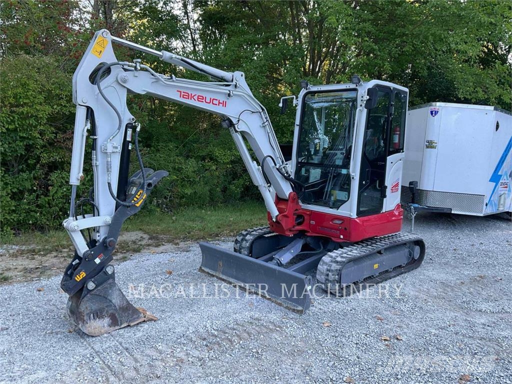 Takeuchi TB335R Pelle sur chenilles