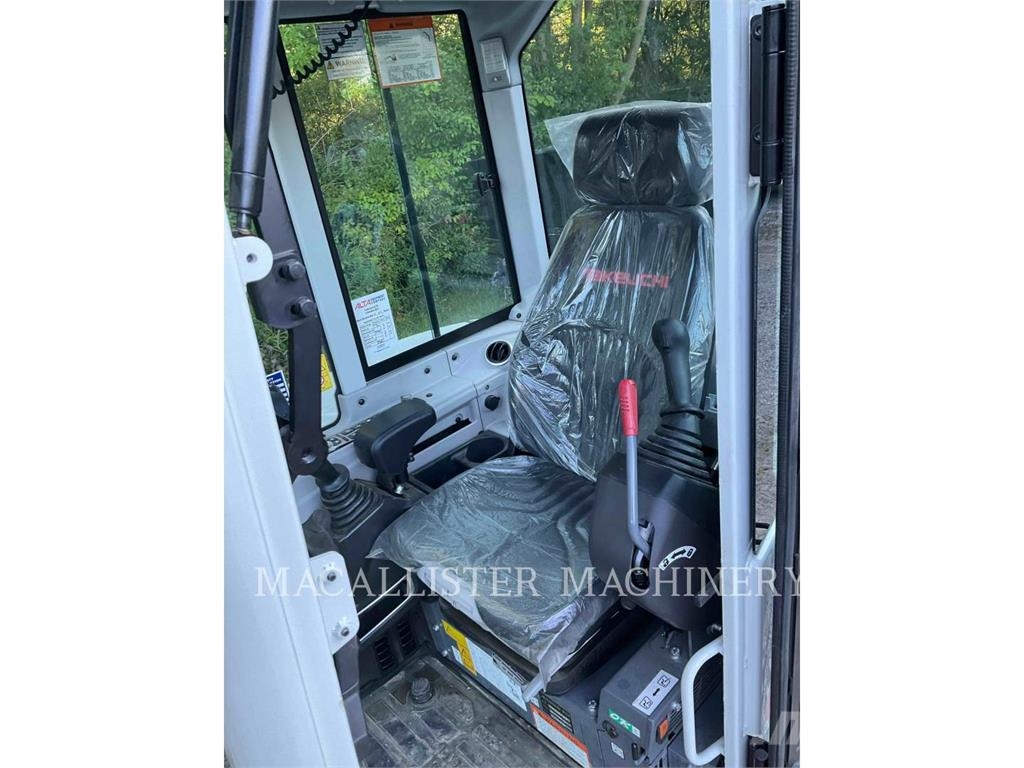 Takeuchi TB335R Pelle sur chenilles