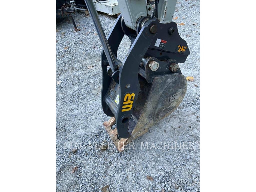 Takeuchi TB335R Pelle sur chenilles