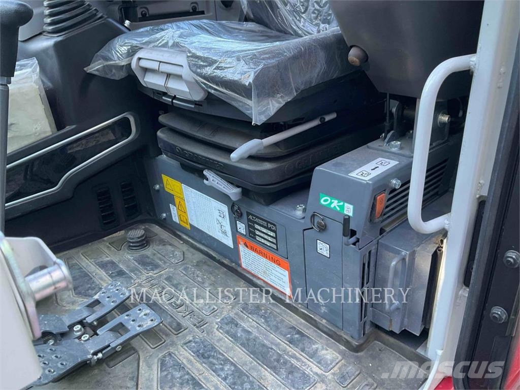 Takeuchi TB335R Pelle sur chenilles