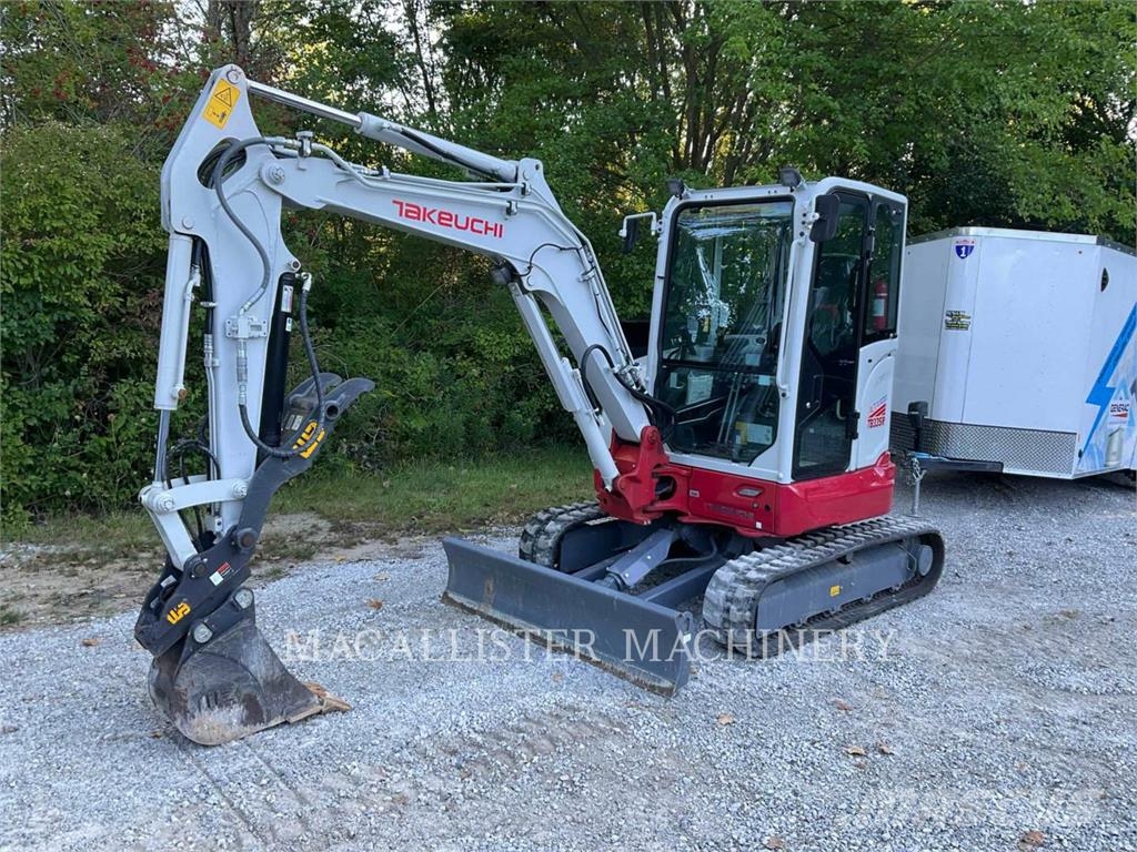 Takeuchi TB335R Pelle sur chenilles