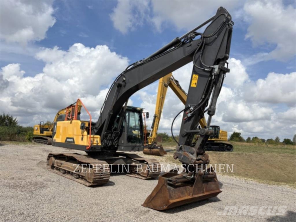 Volvo CONST. EQUIP. NA, INC. EC220E Excavadoras de cadenas