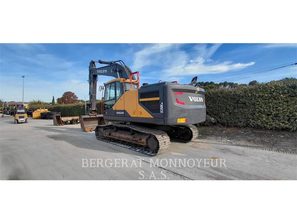Volvo EC250 حفارات زحافة