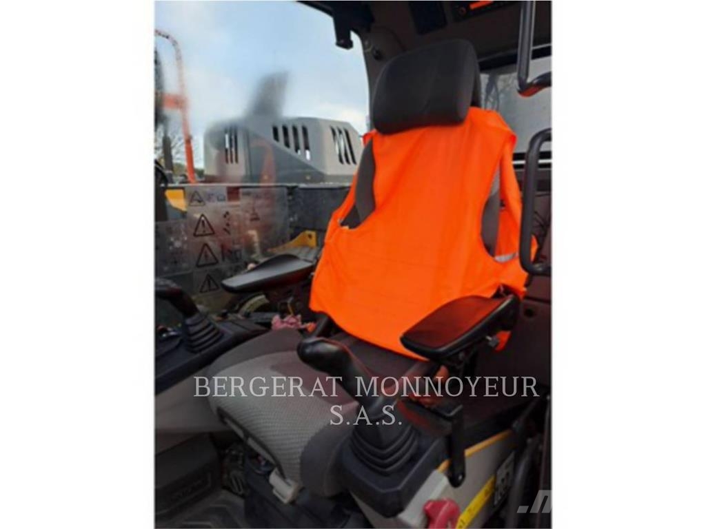 Volvo ECR235 大型油圧ショベル12t以上(パワーショベル・ユンボ)