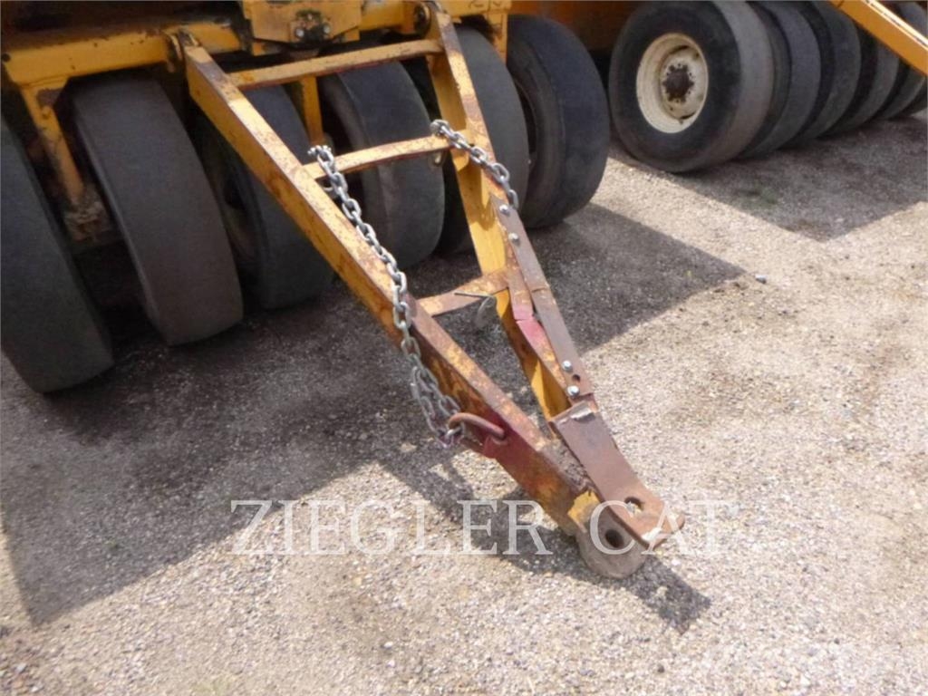 WRT PT-13 Rodillos sobre neumáticos