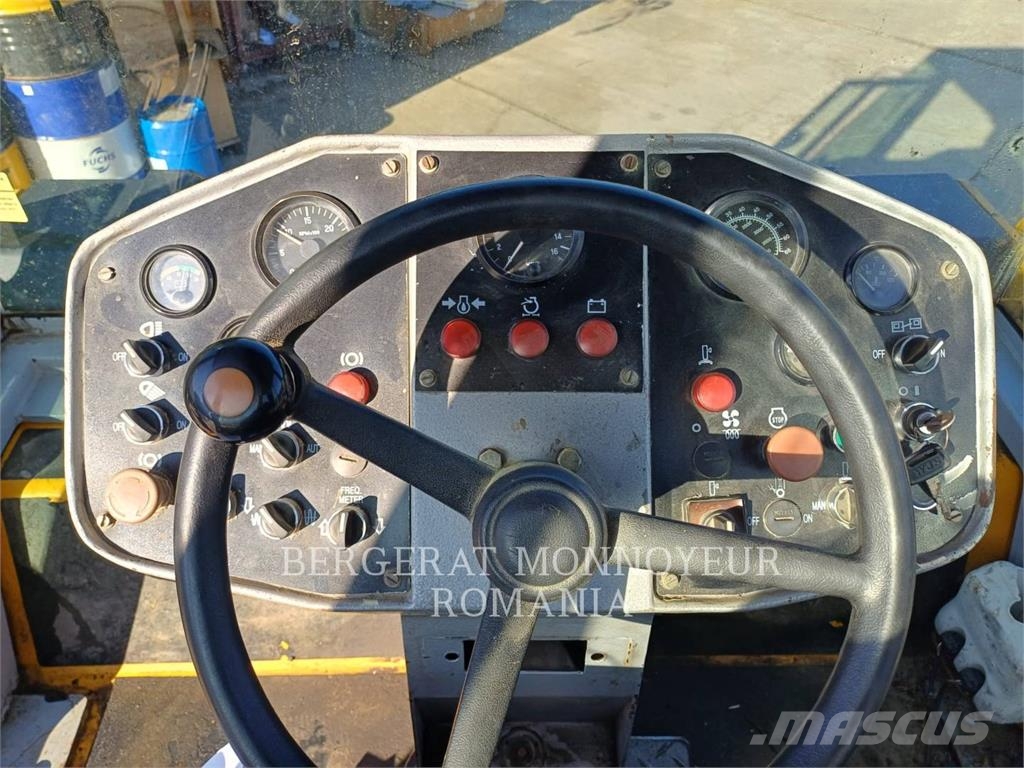 XCMG XD121 Kompaktori zemlje