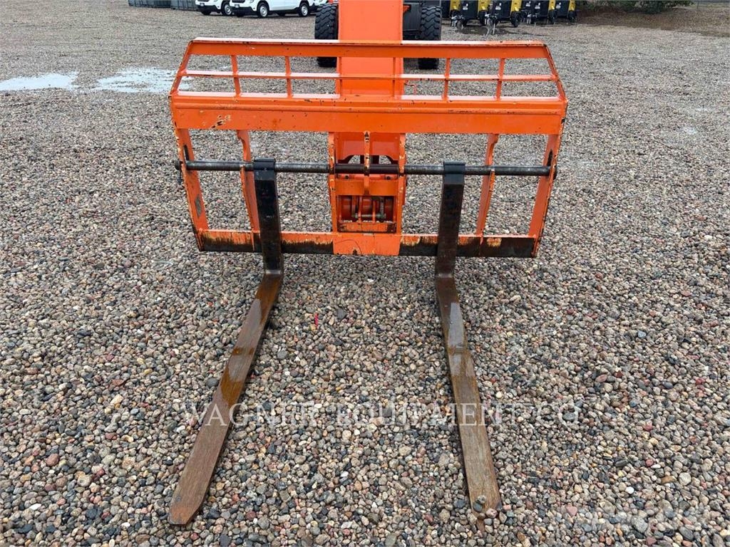 Xtreme MANUFACTURING XR1147-B Teleszkópos rakodók