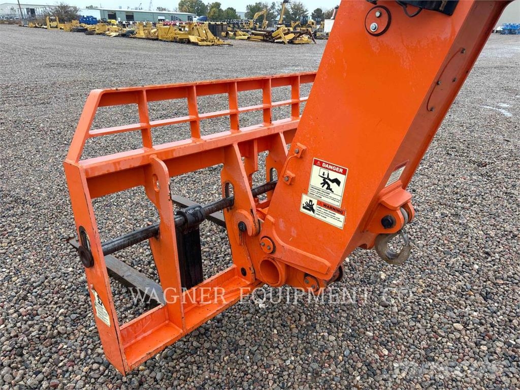 Xtreme MANUFACTURING XR1147-B Teleszkópos rakodók