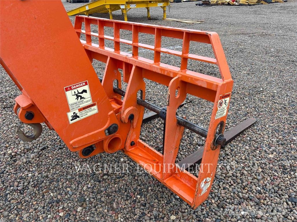 Xtreme MANUFACTURING XR1147-B Teleszkópos rakodók