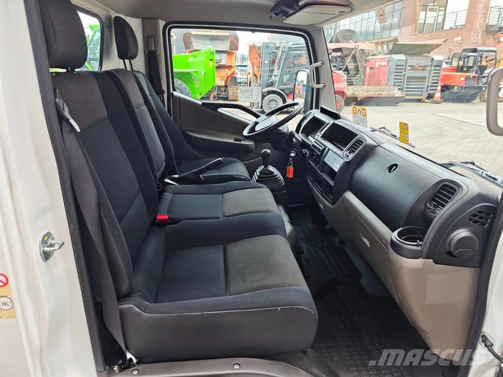 Nissan Cabstar 35.13 NT400 GSR B200T Plataformas sobre camión