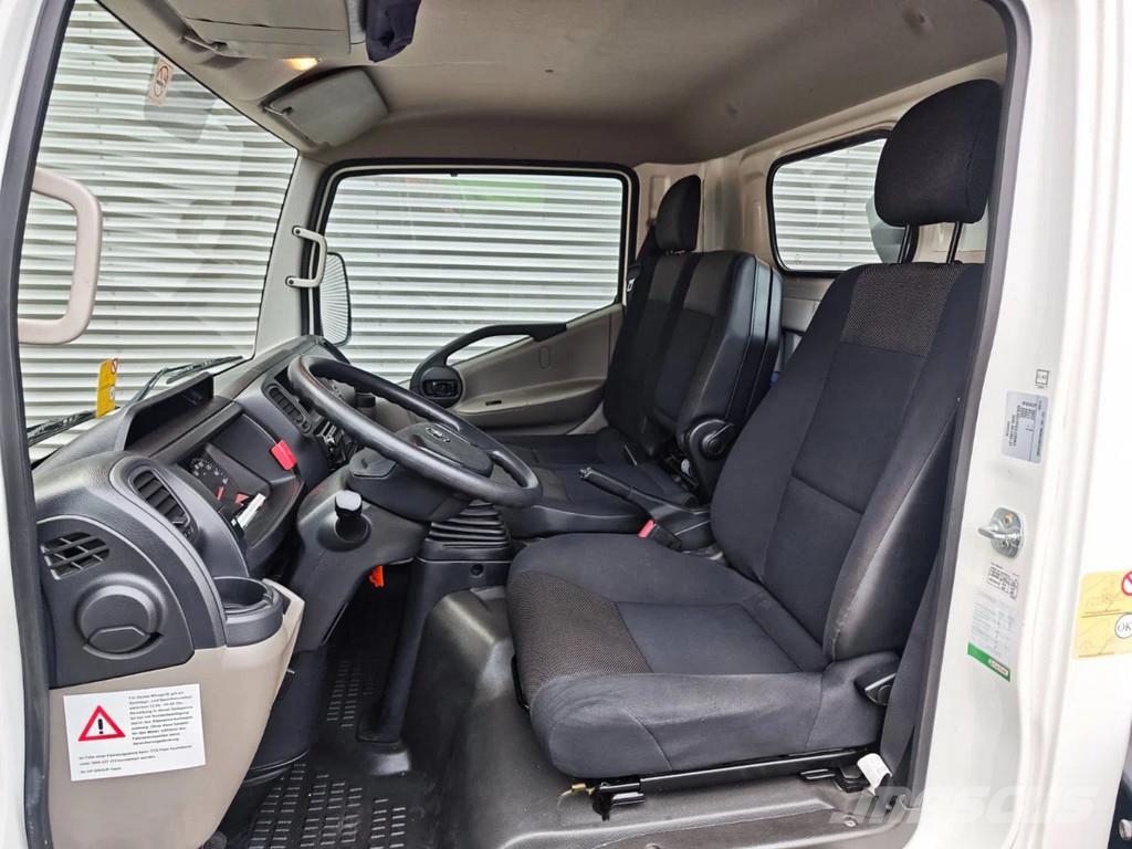 Nissan Cabstar 35.13 NT400 GSR B200T Plataformas sobre camión