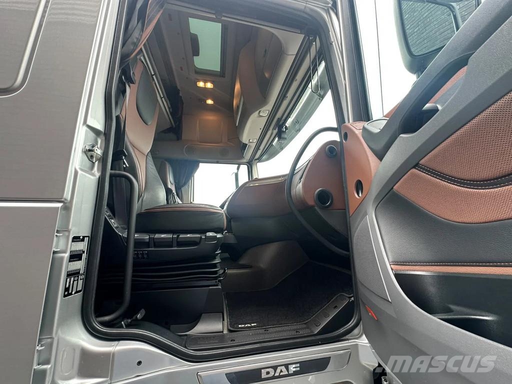 DAF XF 530 8X2+HIAB 1055E-8+JIB 150X-6 KRAAN/KRAN/CRAN Kranen voor alle terreinen