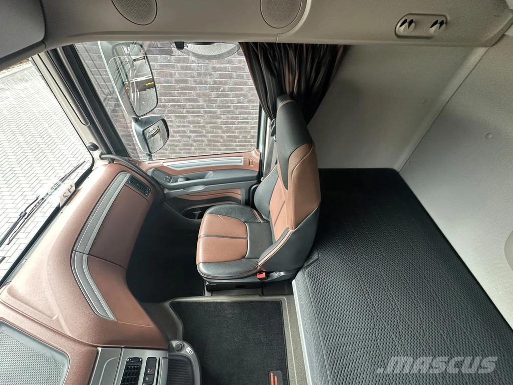 DAF XF 530 8X2+HIAB 1055E-8+JIB 150X-6 KRAAN/KRAN/CRAN Kranen voor alle terreinen
