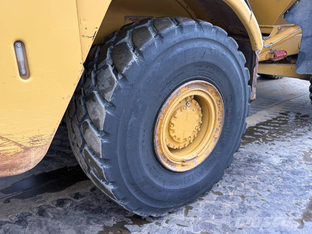CAT 735 - Automatic Greasing / Camera Dumper - Knickgelenk