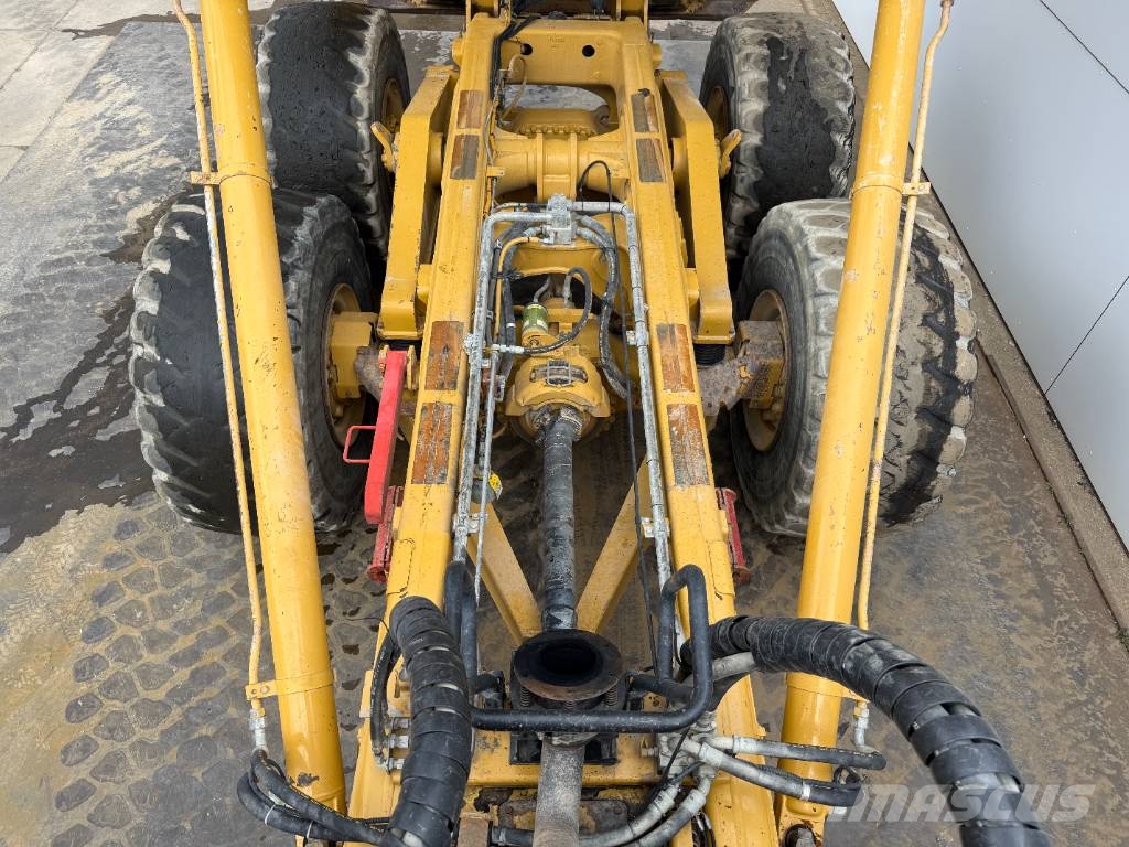 CAT 735 - Automatic Greasing / Camera Dumper - Knickgelenk