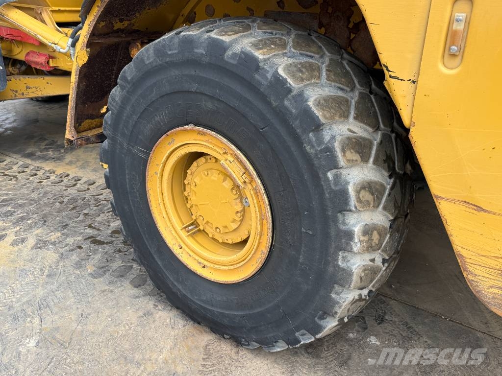 CAT 735 - Automatic Greasing / Camera Dumper - Knickgelenk