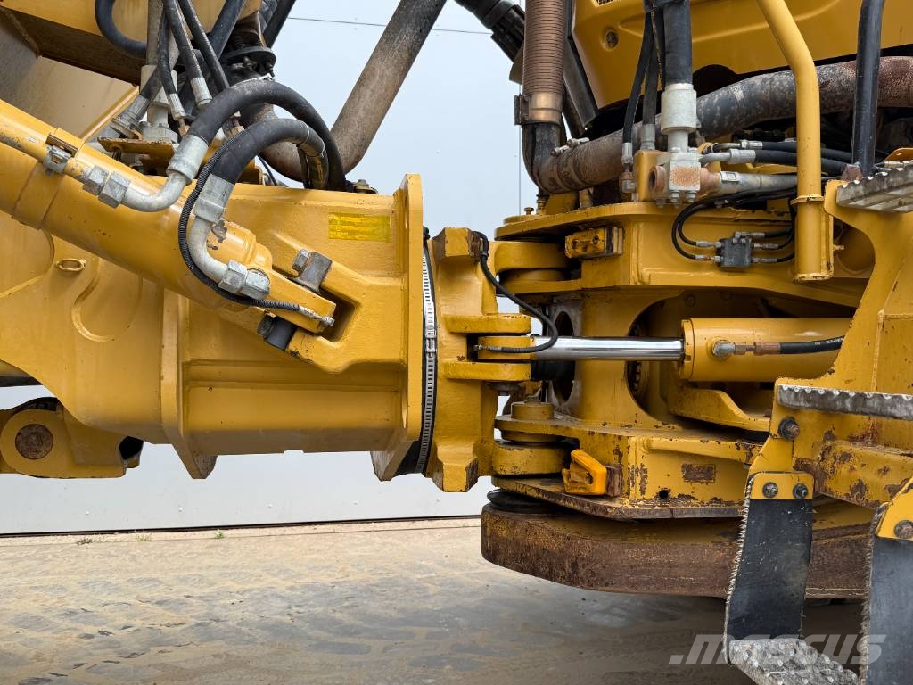 CAT 735 - Automatic Greasing / Camera Dumper - Knickgelenk