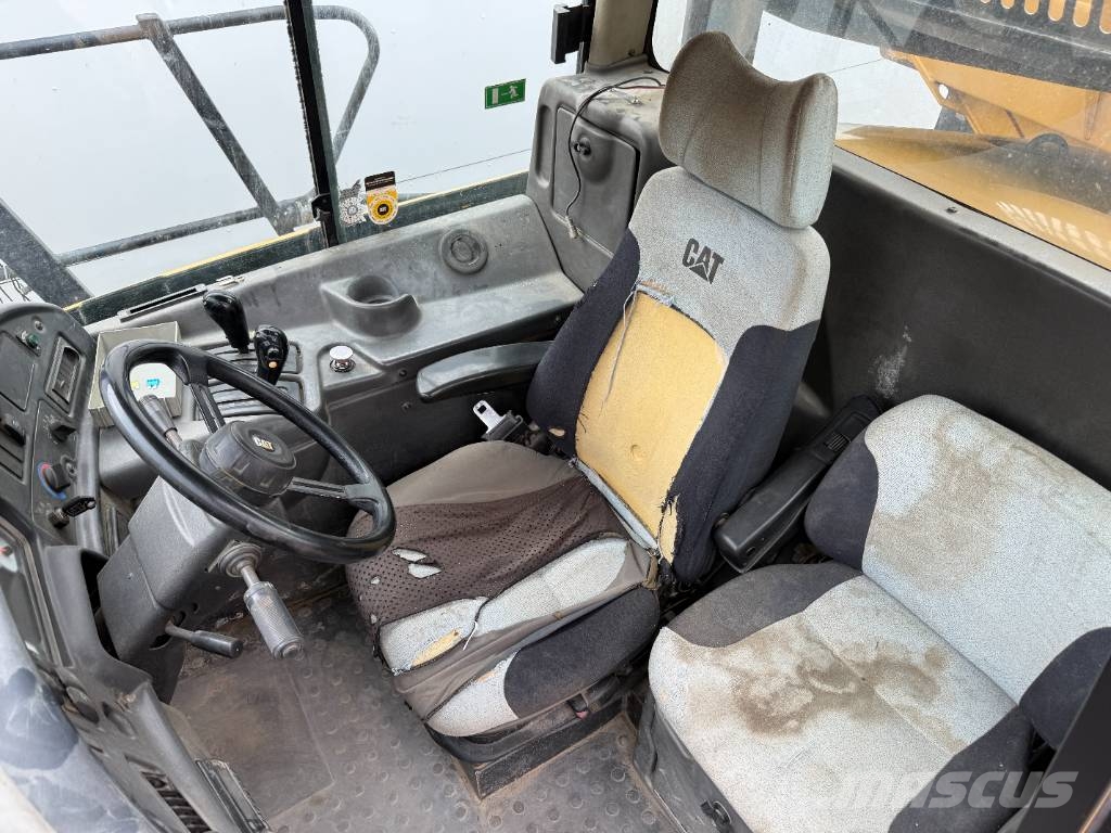 CAT 735 - Automatic Greasing / Camera Dumper - Knickgelenk
