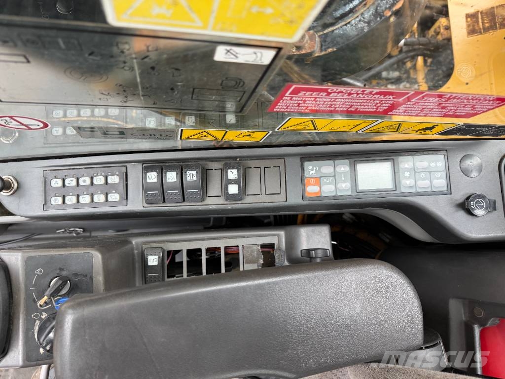 CAT 325 D L MH Materjalikäitlusmasinad