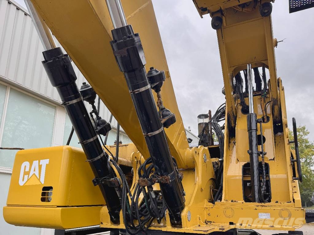 CAT 325 D L MH Materjalikäitlusmasinad