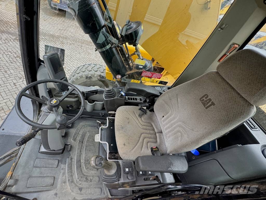 CAT 325 D L MH Materjalikäitlusmasinad