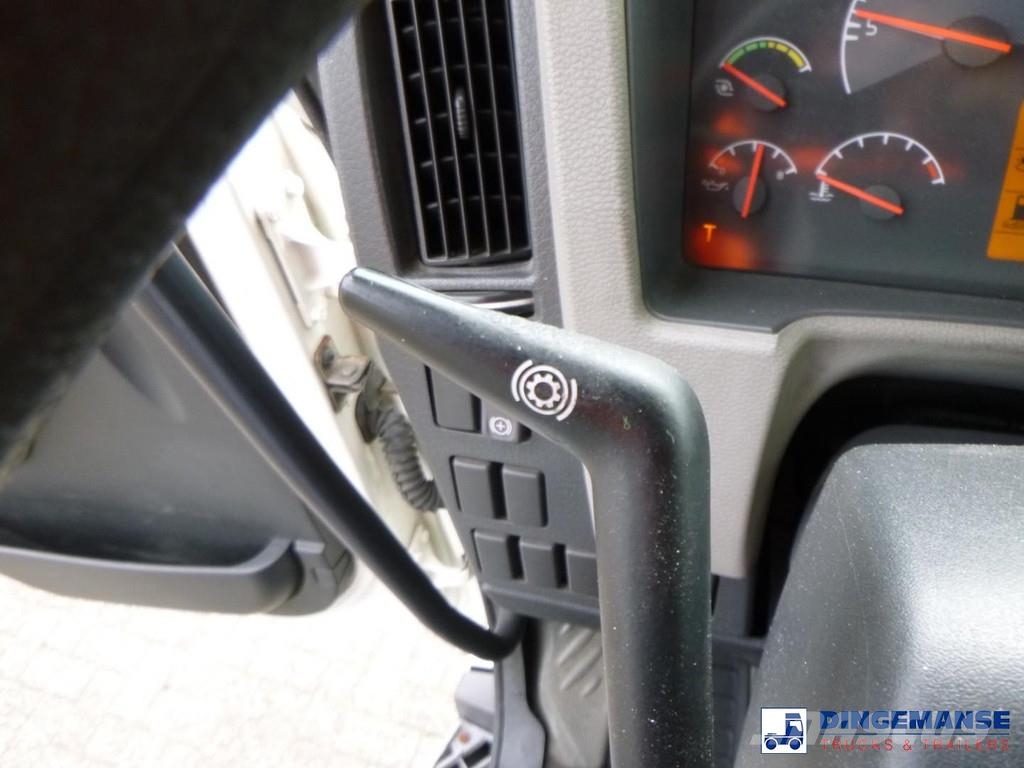 Volvo FL 240 4x2 curtain sider Camiones de caja de lona