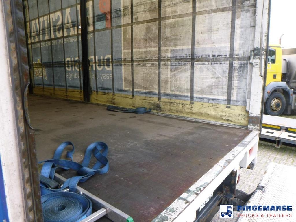 Volvo FL 240 4x2 curtain sider Camiones de caja de lona