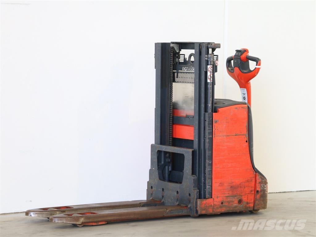 Linde D08/1160-01 Apiladores eléctricos