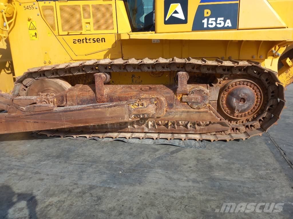 Komatsu D155A-6R (4pcs available for sale in Abu Dhabi) Dozere Beltegående