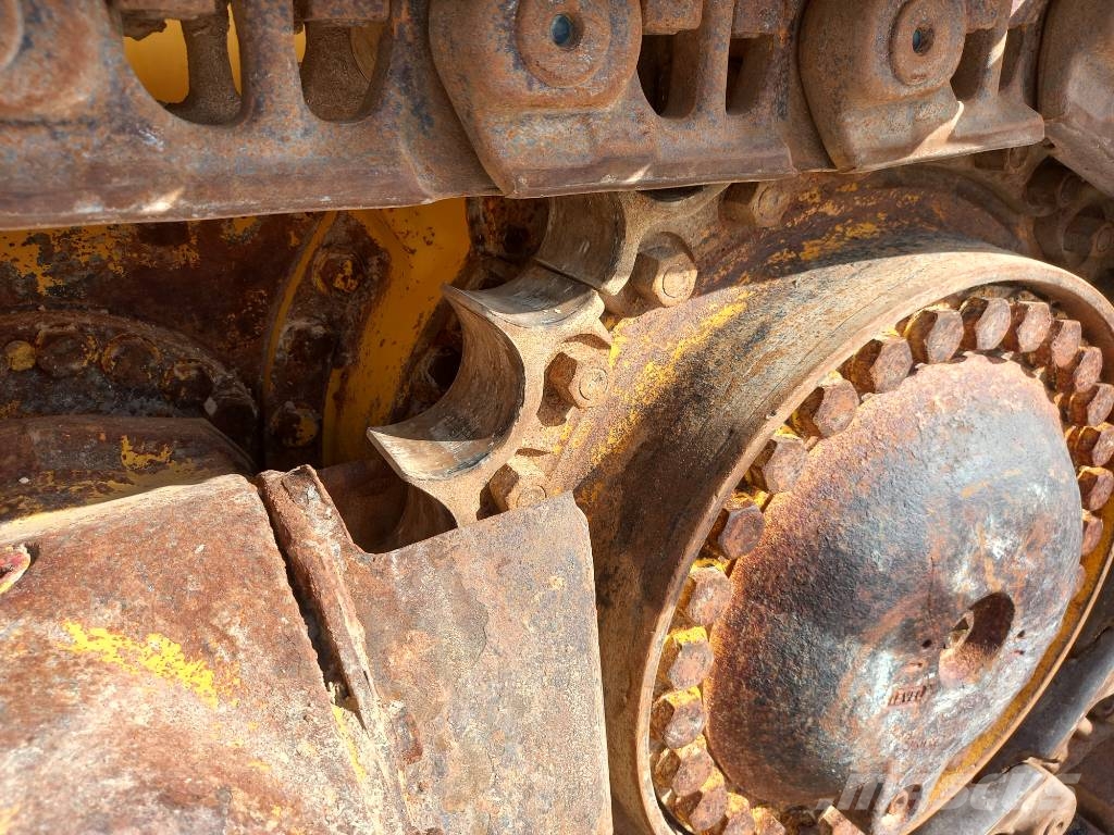 Komatsu D155A-6R (4pcs available for sale in Abu Dhabi) Dozere Beltegående