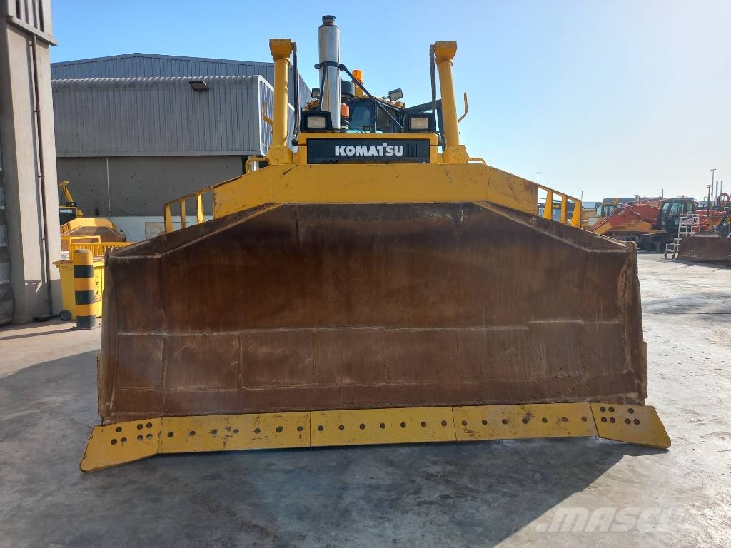 Komatsu D155A-6R (4pcs available for sale in Abu Dhabi) Dozere Beltegående