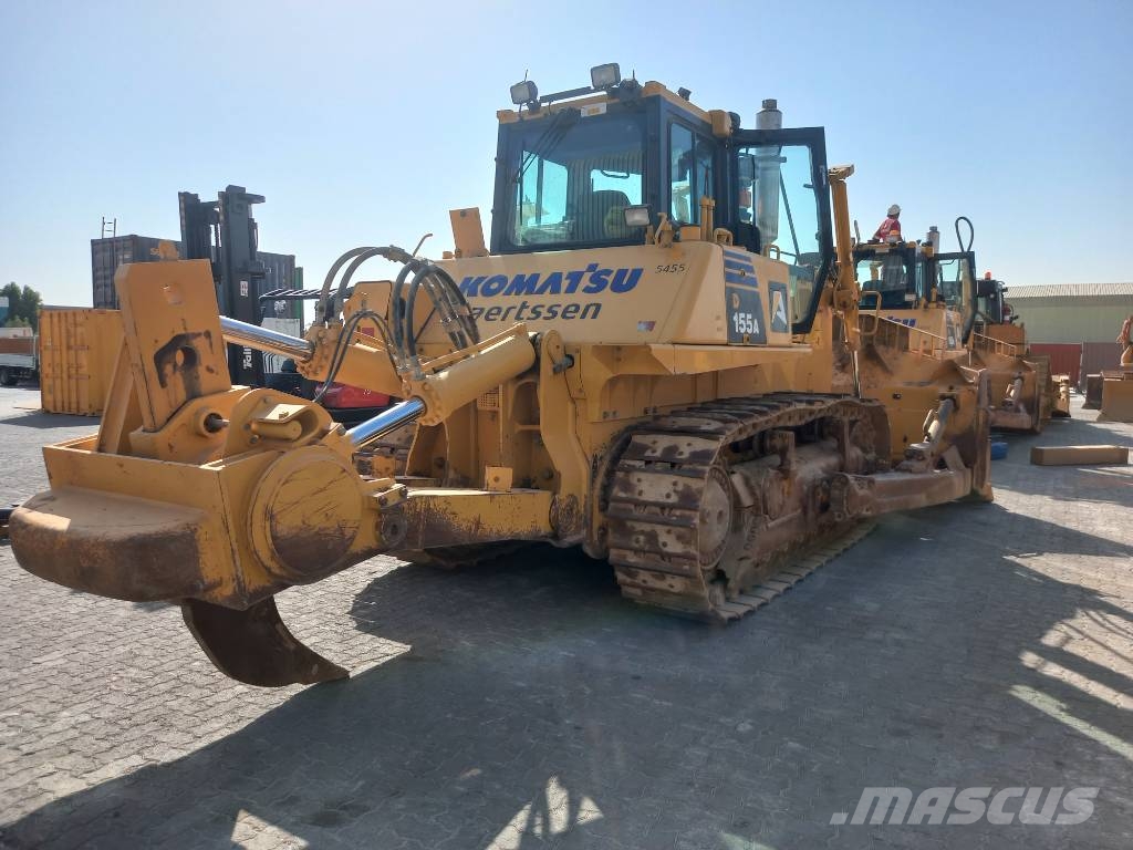 Komatsu D155A-6R (4pcs available for sale in Abu Dhabi) Dozere Beltegående