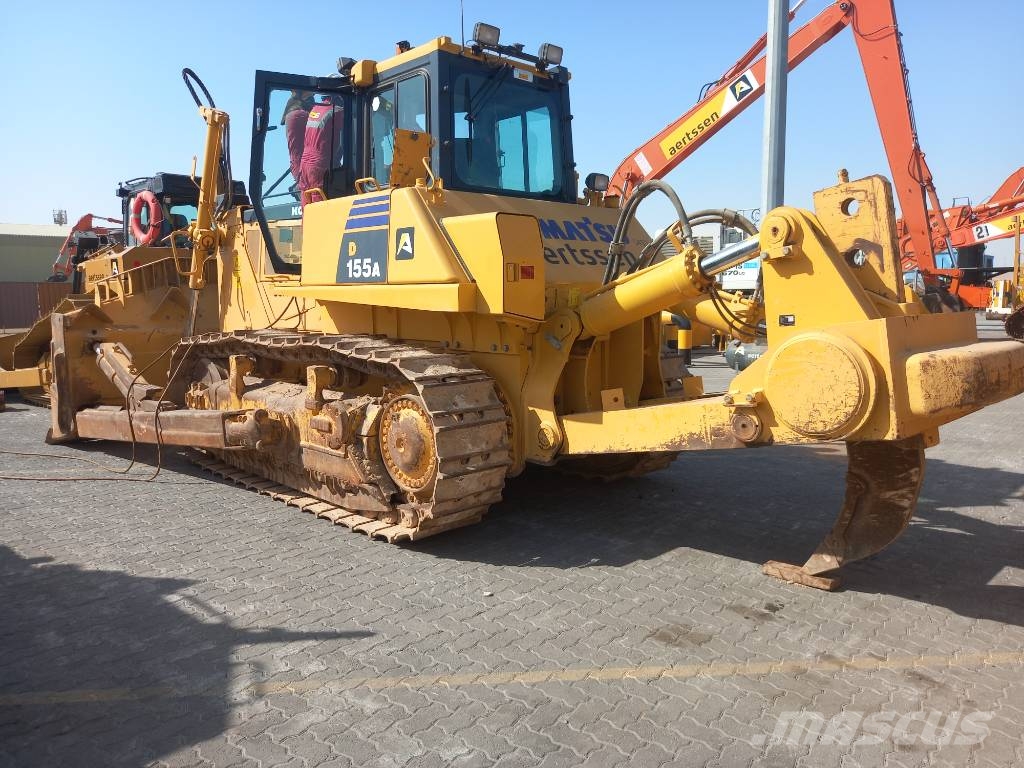 Komatsu D155A-6R (4pcs available for sale in Abu Dhabi) Dozere Beltegående