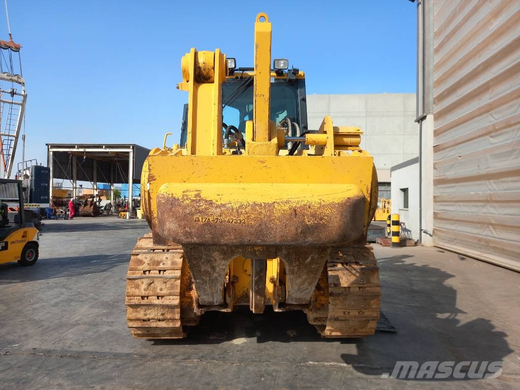 Komatsu D155A-6R (4pcs available for sale in Abu Dhabi) Dozere Beltegående
