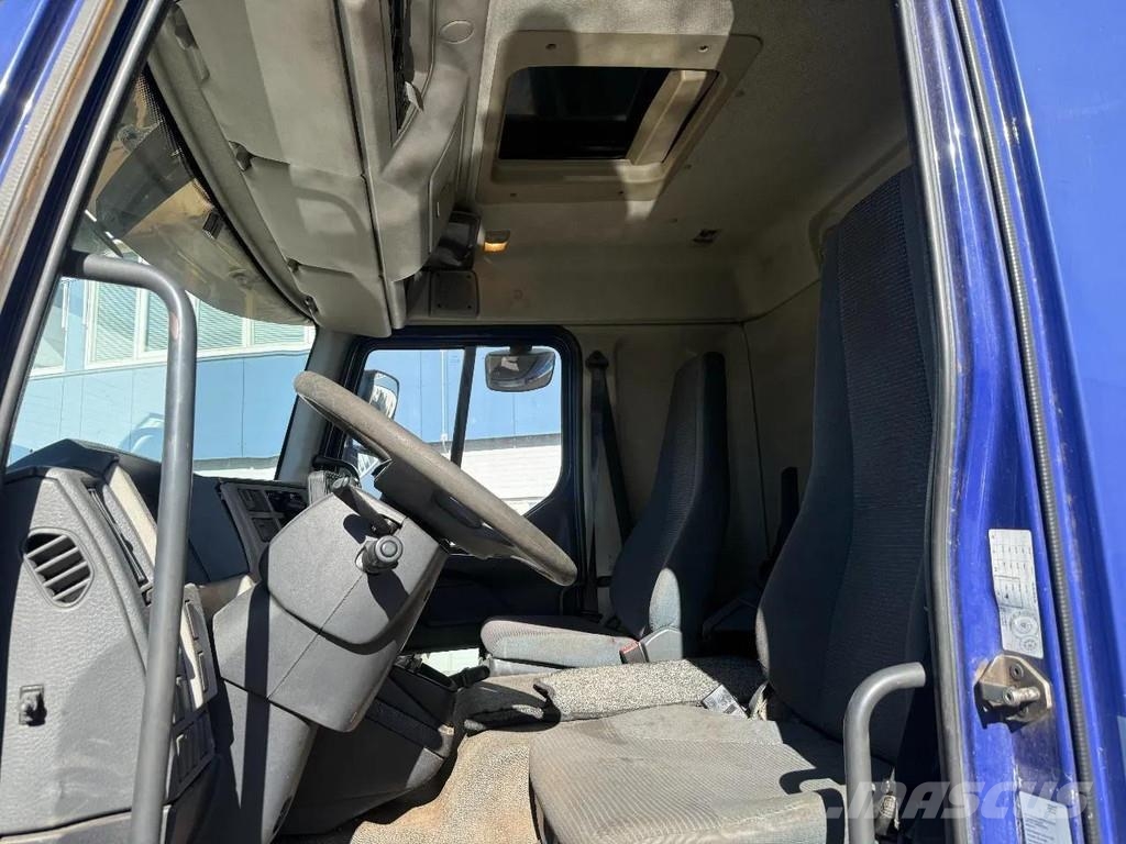 Volvo FE 250 4X2 GESLOTEN BAK + KLEP Camiones con caja de remolque