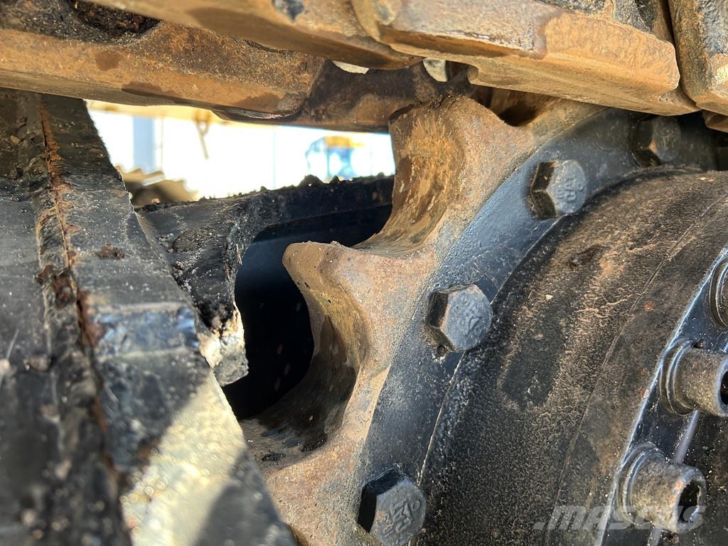 CAT 323-07 Bagri goseničarji
