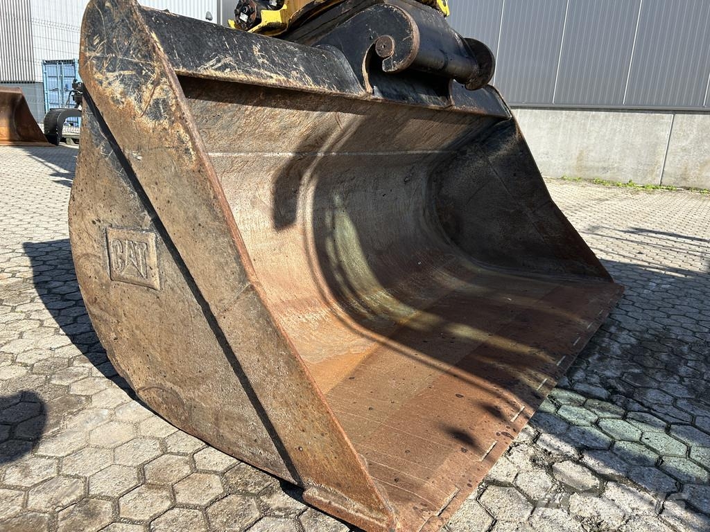 CAT 323-07 Bagri goseničarji
