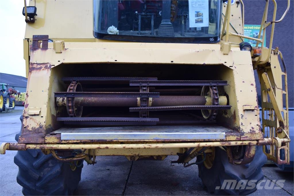 New Holland TC 56 Kombajni