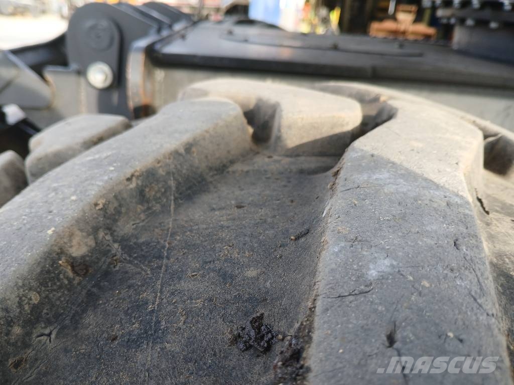 Doosan DX 140 W-5 Pelle sur pneus