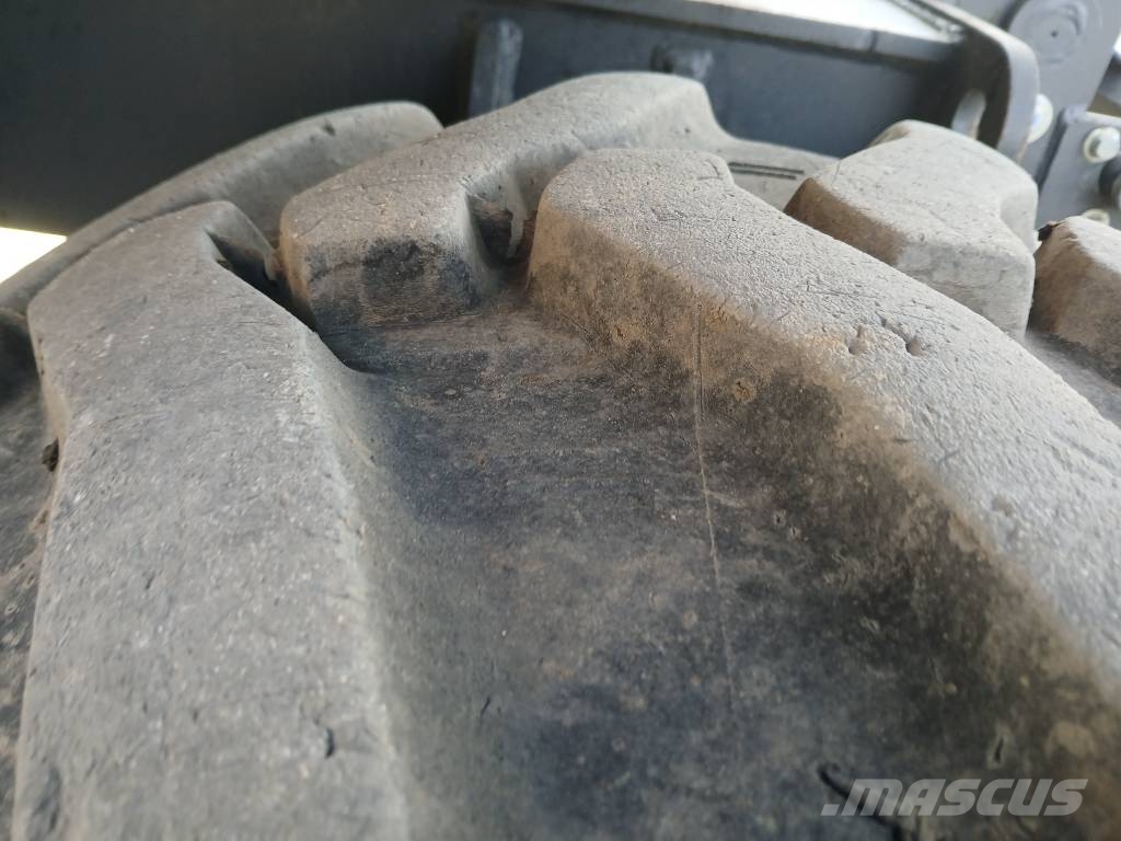 Doosan DX 140 W-5 Pelle sur pneus