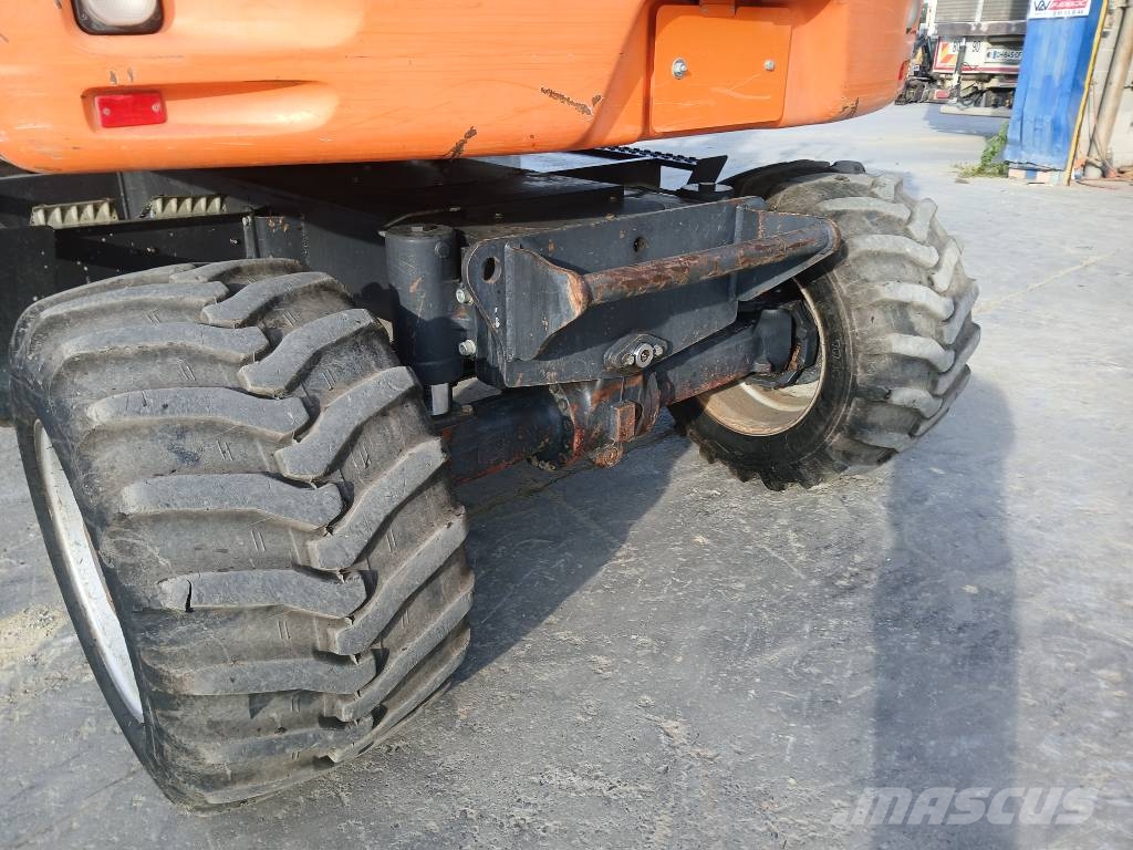 Doosan DX 140 W-5 Pelle sur pneus